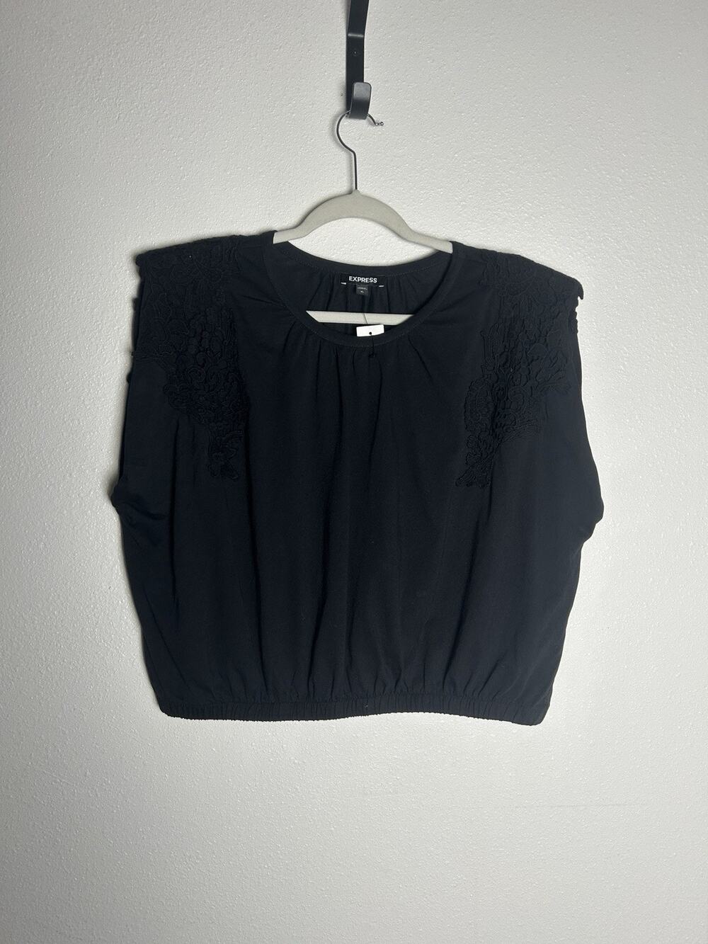 NWT Express Black Sleeveless V-neck Pleated Padded Lace Shoulders Top Size XL